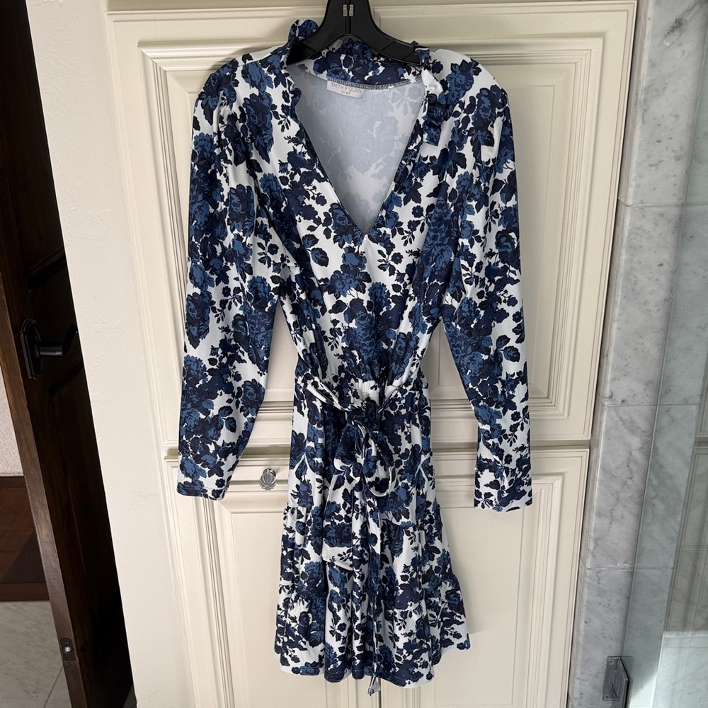 Smith & Quinn Stretchy Kentucky Derby Dress! Blue Floral Ruffle Neck Dress